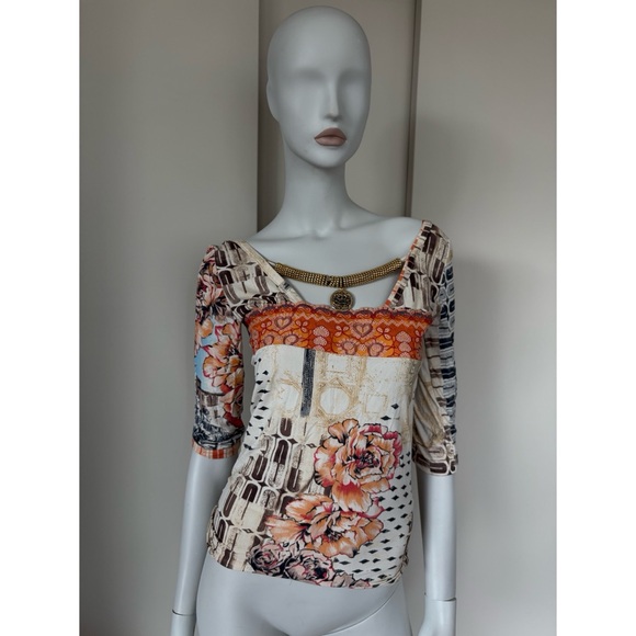 Save the Queen Top with Medallion - Picture 2 of 7